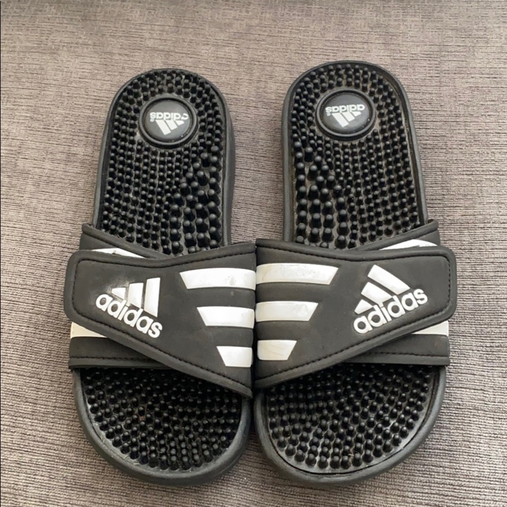 ADIDAS SLIDES